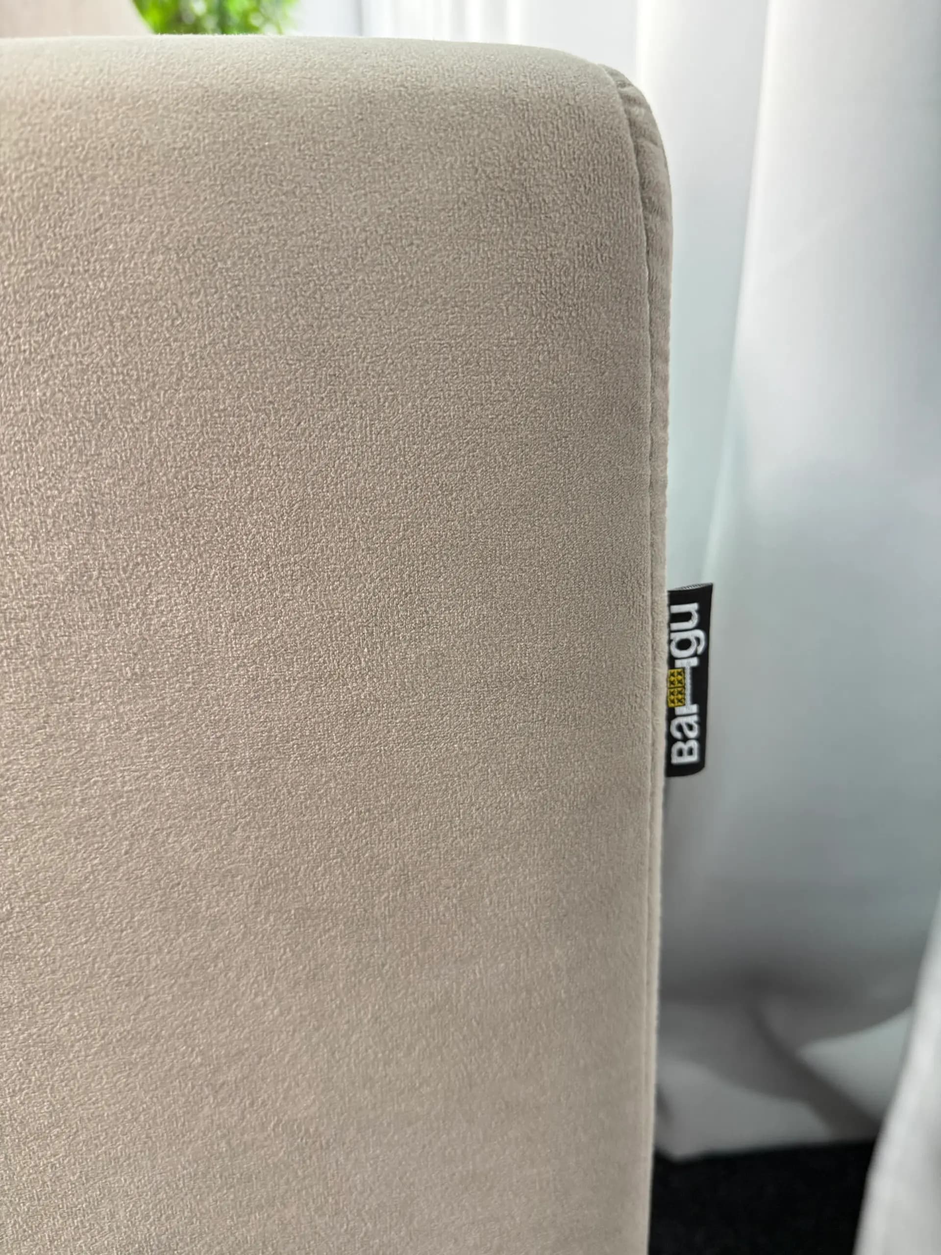 Прямой диван Ванди 001 размер: M, цвет: бежевый Furla 230